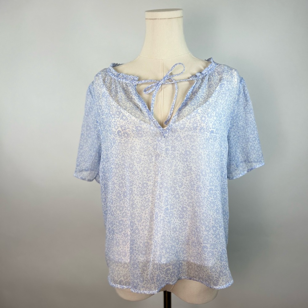 NWT Abercrombie & Fitch sheer floral blouse with white cami, size small